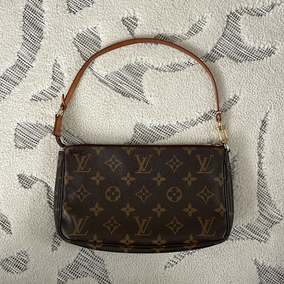 Louis Vuitton Handbags - Louis Vuitton Pochette Accessories